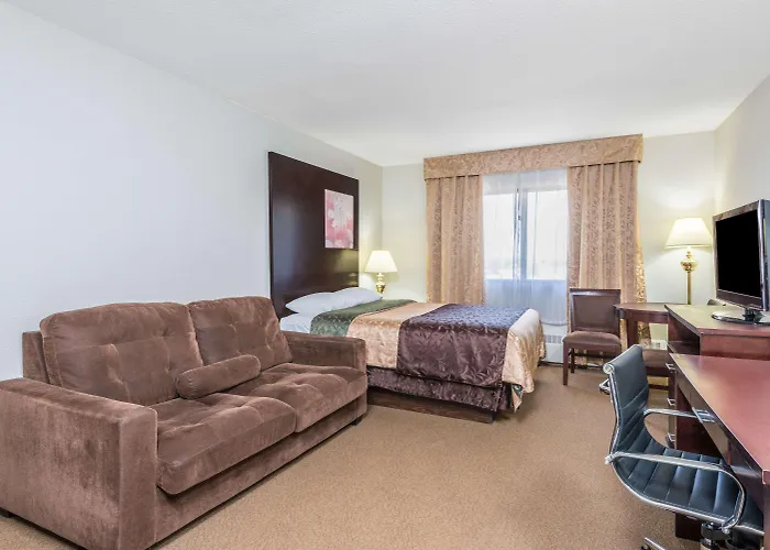 Super 8 By Wyndham Innisfail