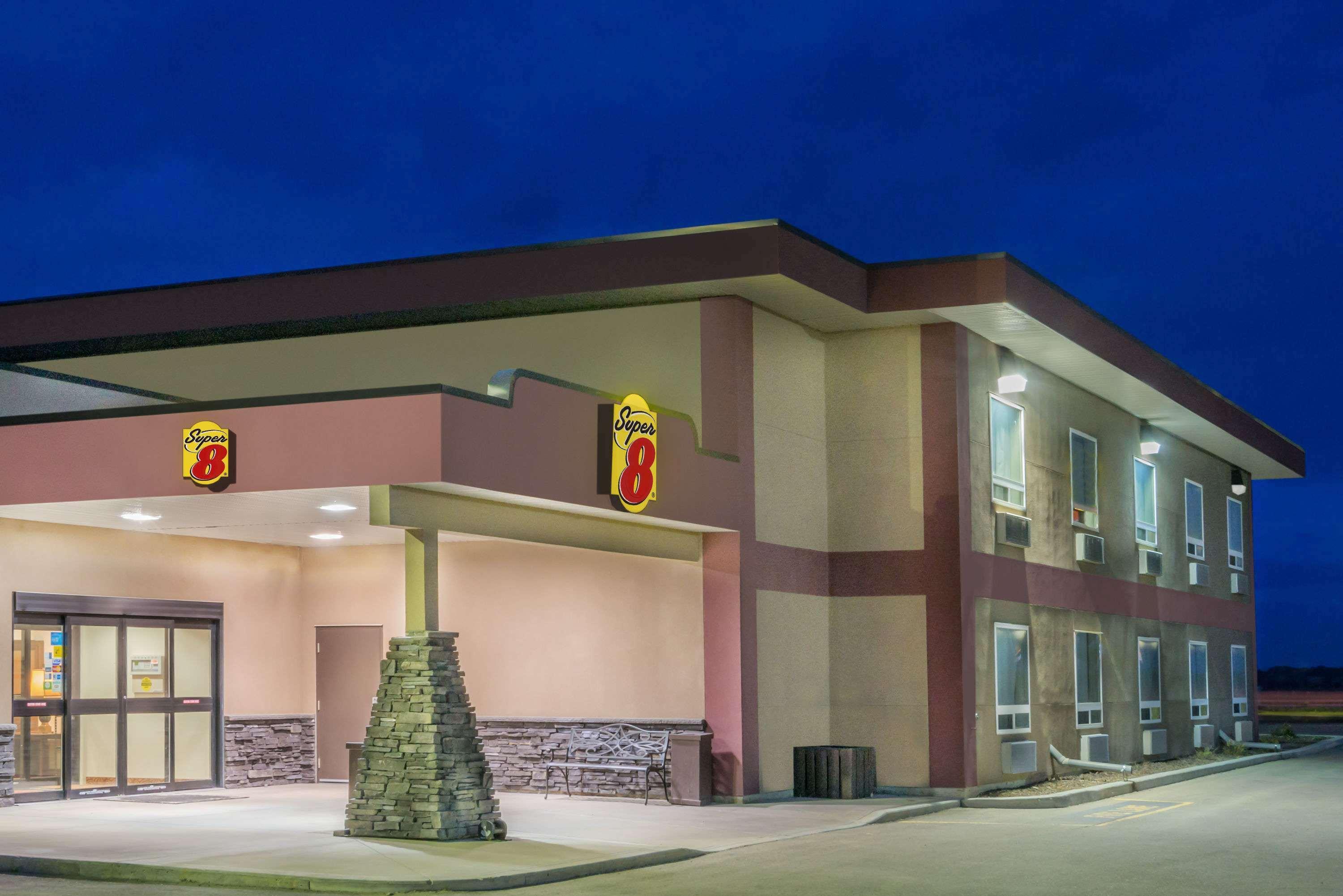 Super 8 By Wyndham Hotel