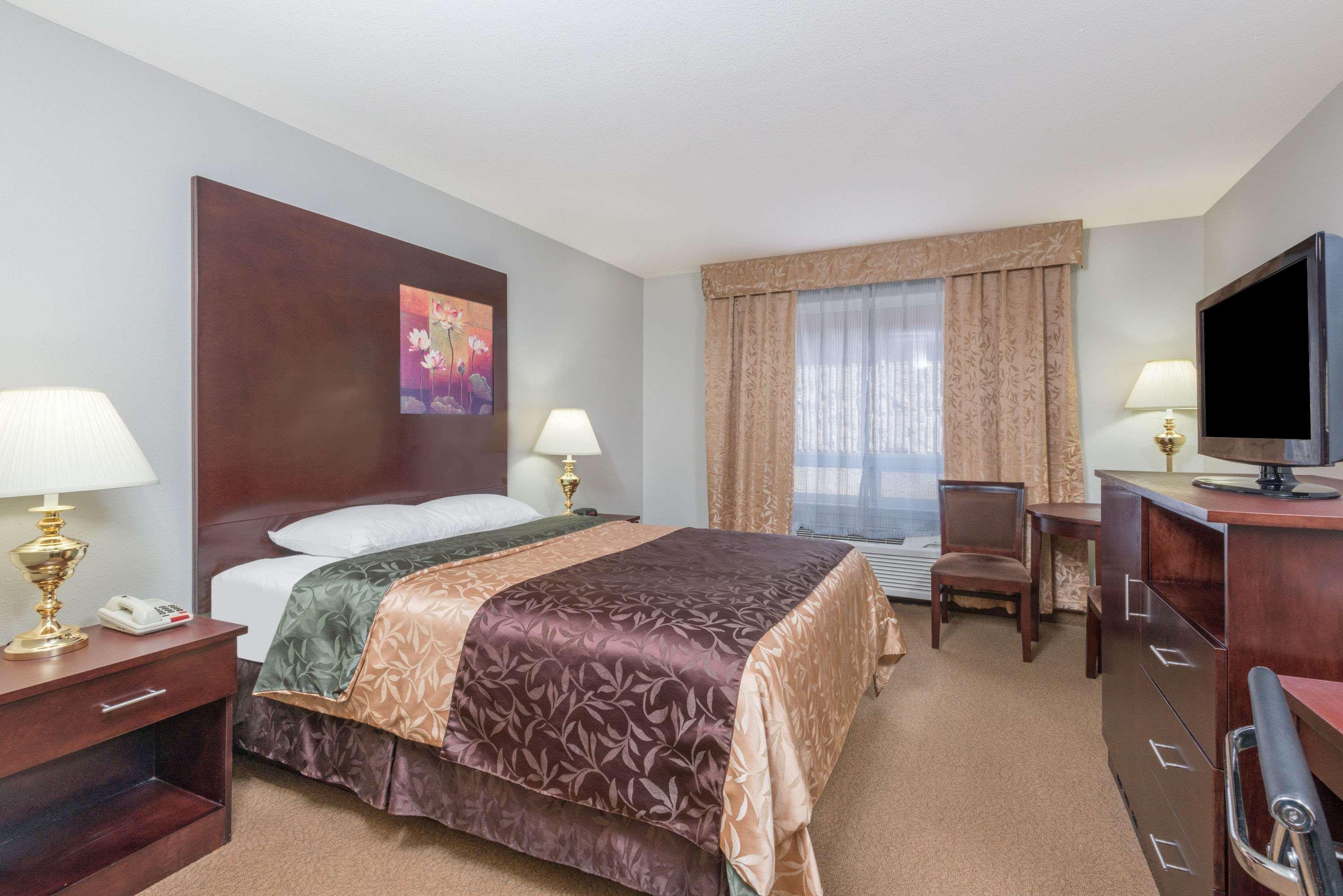 Super 8 By Wyndham Hotel 2*