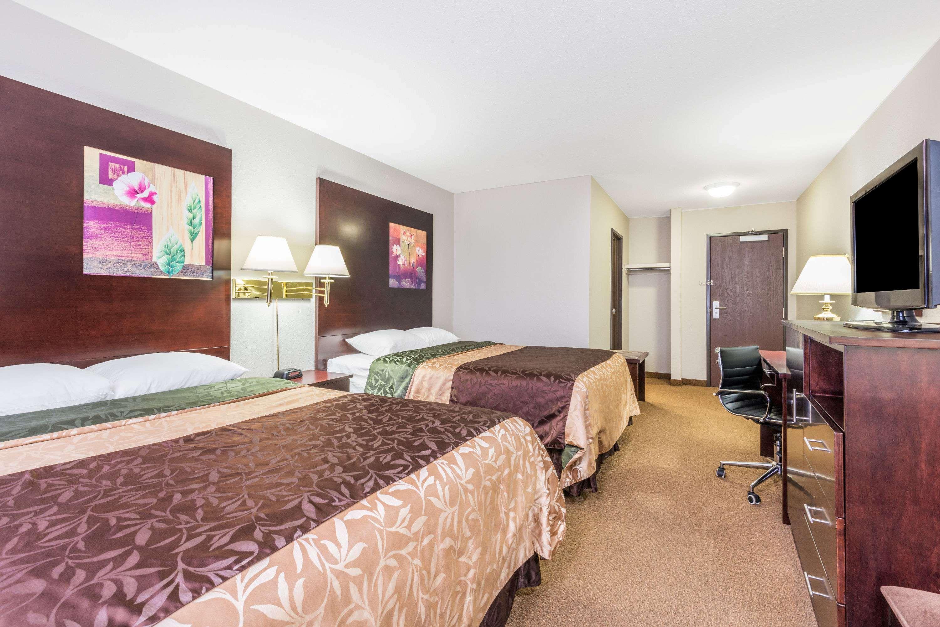 Hotel Super 8 By Wyndham 2*